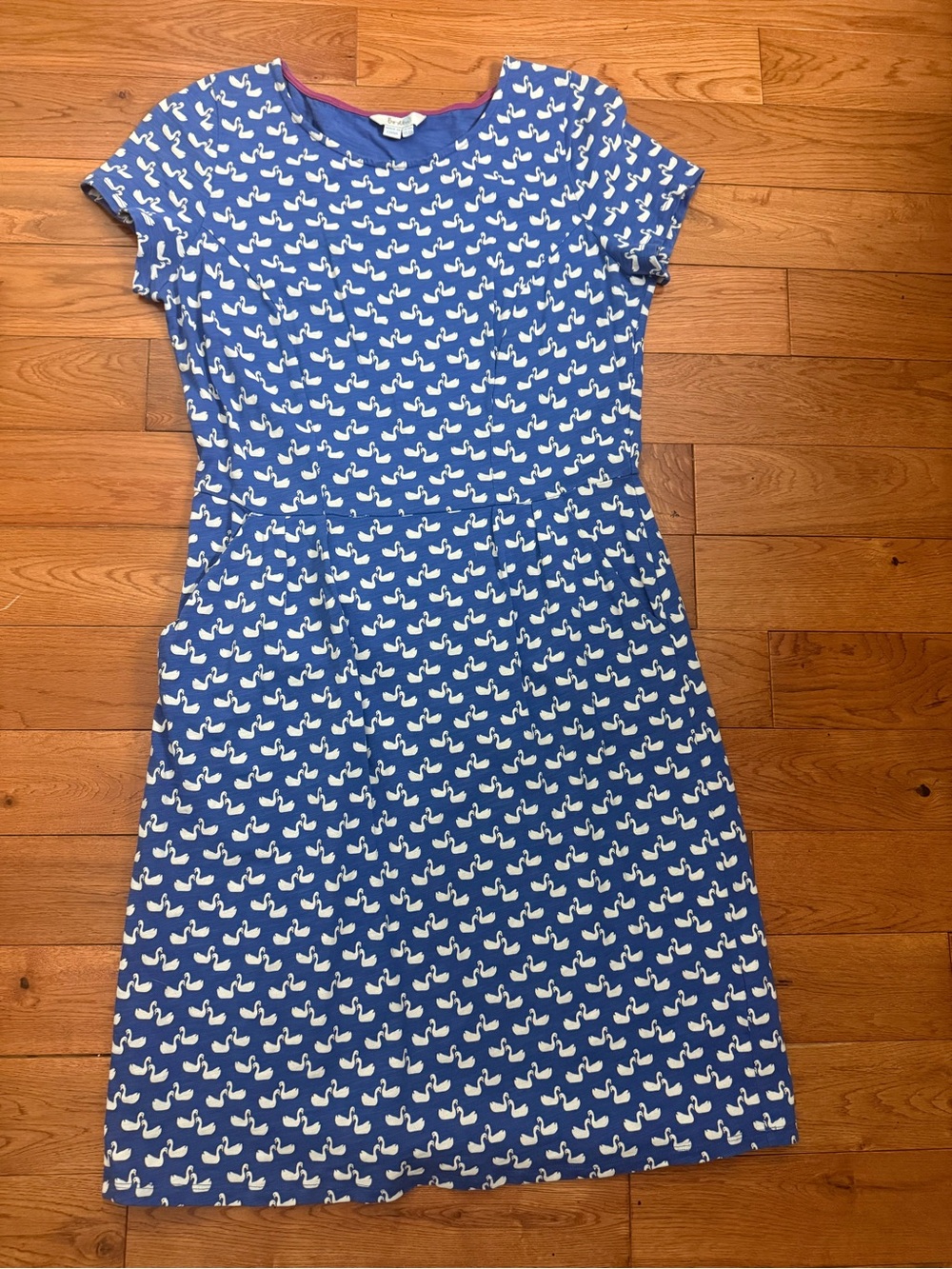 Boden Amelie Swan Print Jersey Dress with Pockets